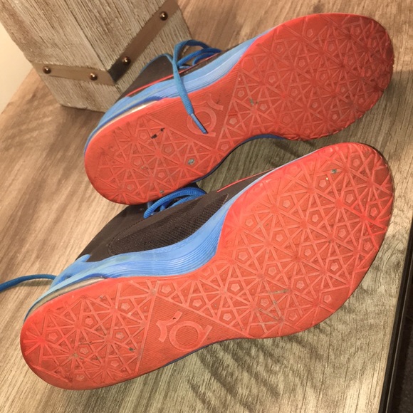 Kevin Durant Hightop Sneakers - Picture 3 of 4